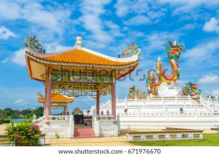 Chinese dragon and blue sky , Chinese style roof