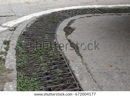 Curved cement road and curved grating steel