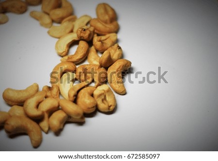 Fried, roasted cashew nuts
