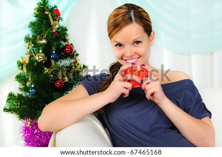portrait of a pregnant girl near the Christmas tree