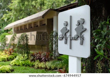 Toilet sign in public park for runners