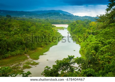 Amazon River. Flow k recke Amazon.