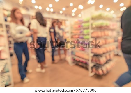 Abstract blurred image of people in supermarket for background usage