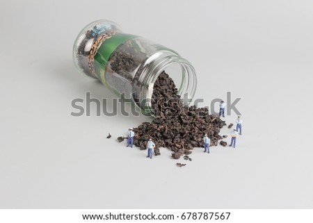 the Tiny police preventing thedried tea 