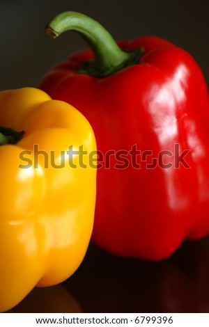 The close up picture of yellow and red paprica