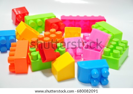 Colorful jigsaw blocks make children interested in practicing their children's skills for brain development and imaginative initiative