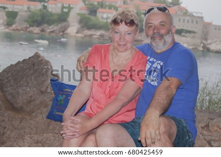 A pair of mature people against the background of the sea