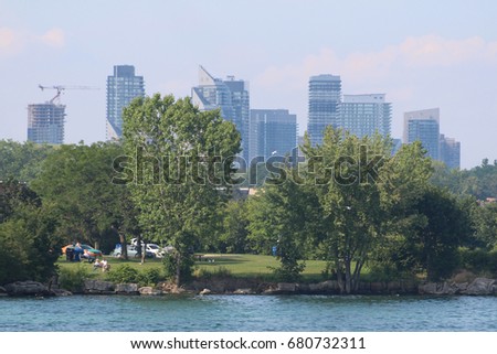 Toronto skyline from Prince of Wales park 