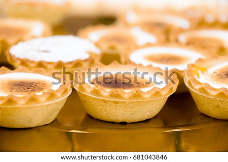  lemon tarts with meringue