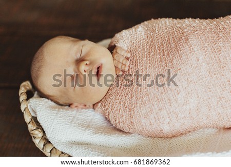 newborn baby sleeping, happy little family, newborn pictures, newborn photography, little girl