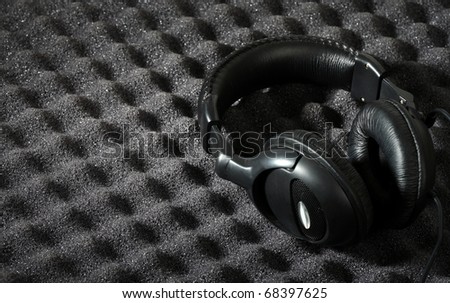 Acoustic foam wall and headphone