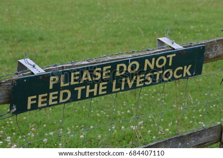 Please do not feed the livestock sign.