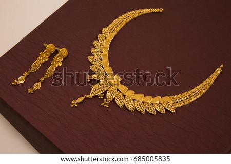 Bridal floral round cut gold necklace with earrings Royalty-Free Stock Photo #685005835