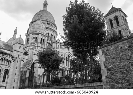 MONTMARTRE, PARIS, FRANCE : Black and white picture of Sacré-Cœur basilica on a grey cloudy day