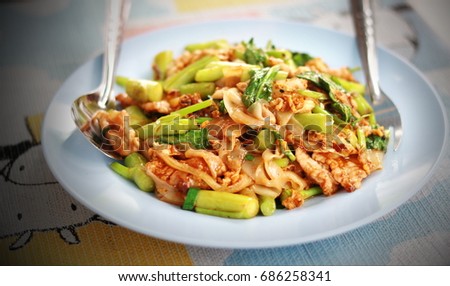 Vignette Picture:Stir fried flat noodle and pork with preserved soy bean paste 