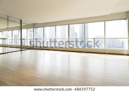 Empty dance studio and cityscape Royalty-Free Stock Photo #686597752