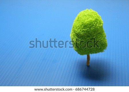 Tree models are used to create an atmosphere in the presentation of a natural model.