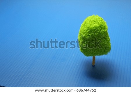 Tree models are used to create an atmosphere in the presentation of a natural model.
