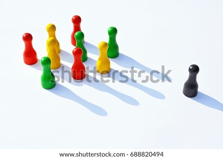 A group is facing an individual - game figures as a symbol
