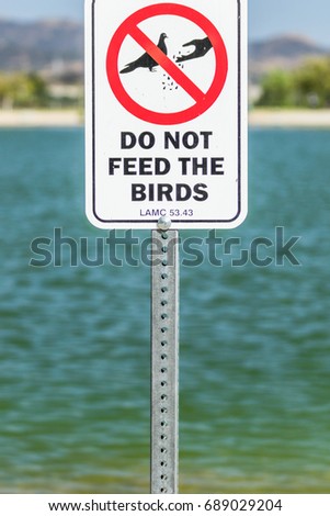 Do not fees the birds sign