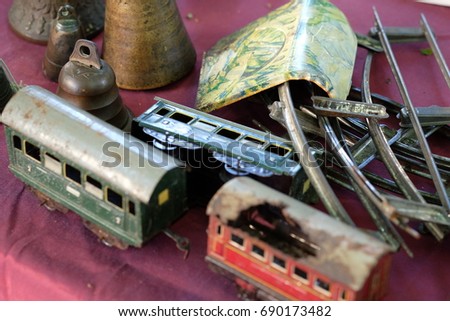 the picture of the old rusty train toy on the flea market in albenga