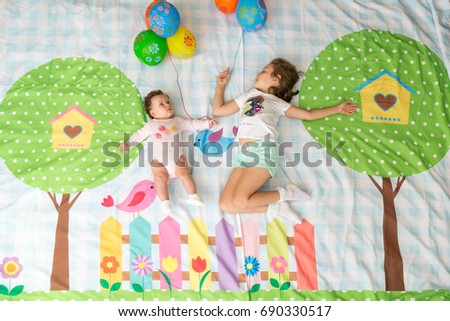 children and balloons