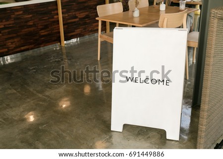 welcome label in cafe