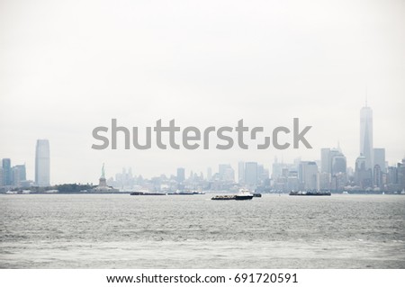New York skyline and One World Trade Center seen from Hudson river