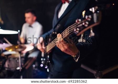 Man plays on the guitar
