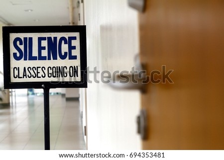 Photo of a Silence sign at a hallway