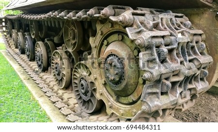 Tank aterpillar track