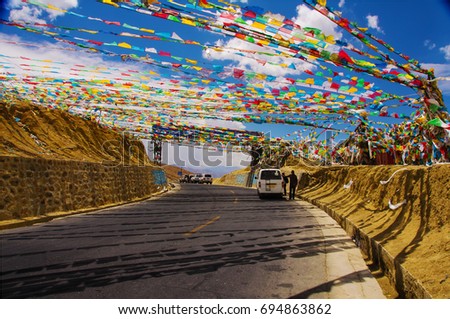 Last High pass, 5200m, on the road to Mount Everest and Everest Base Camp. Entrance to Qomolangma National Park, Tibet, China, Asia