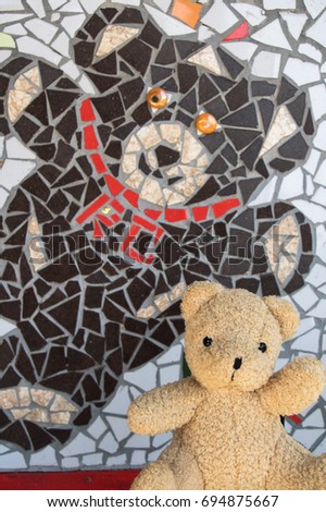 Mosaic and plush, two different teddy bears
