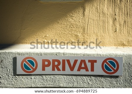 private no parking sign in german language