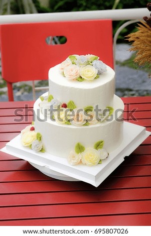Glossy butter cream decorate flower cake
