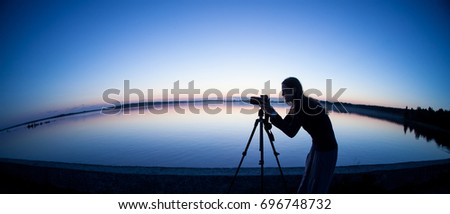 girl the photographer takes pictures of the sea landscape