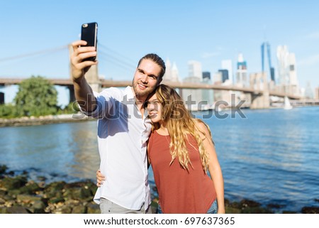 Couple traveling in NYC