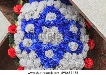 A wreath of flowers symbolizing the Jewish flag