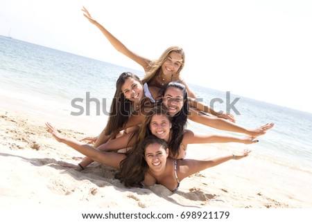 group of friends posing at the beach