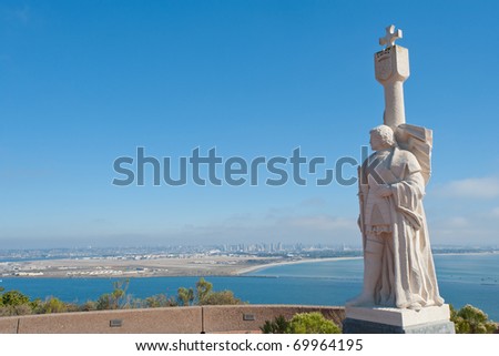 Juan Rodri­guez Cabrillo statue and panorama of San Diego, California