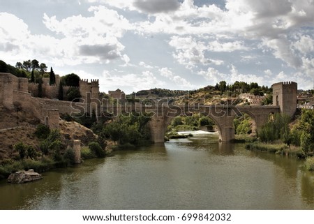 San Martín brigde, Medieval brigde over Tagus River in Toledo in autumn, Castilla La Mancha, España,