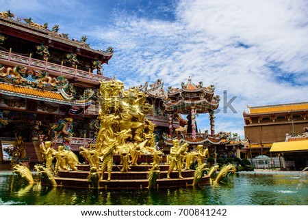 Temple deity, Chinese temples, dragons, the most magnificent in Thailand, many tourists visit many days throughout the day.