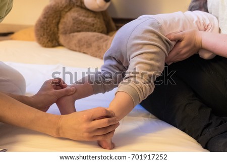 foot massage baby therapist healing.