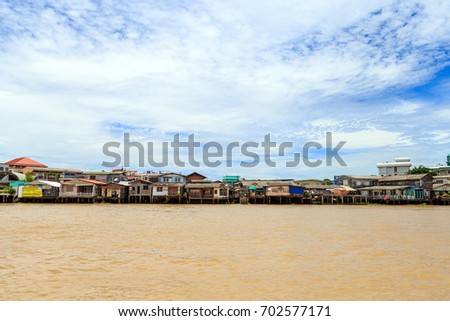 Picture of the houses along the Chao Phraya River when flood tide.