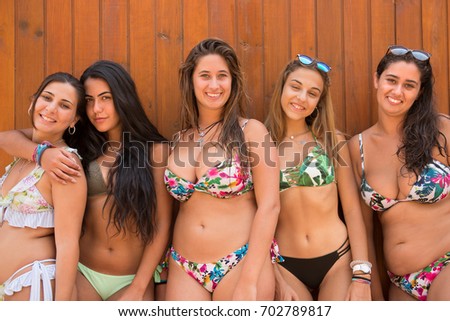 group of friends posing at the beach