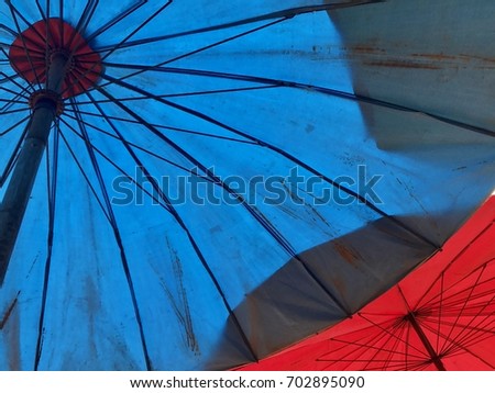 The color of the umbrella on the market