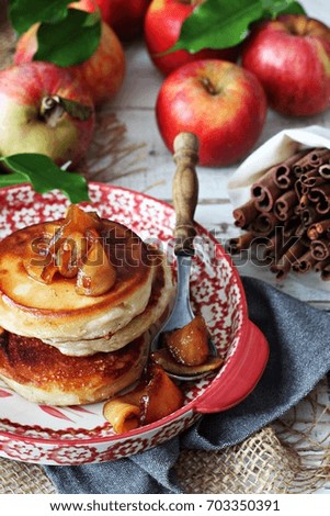 Pancakes with caramelized apples 