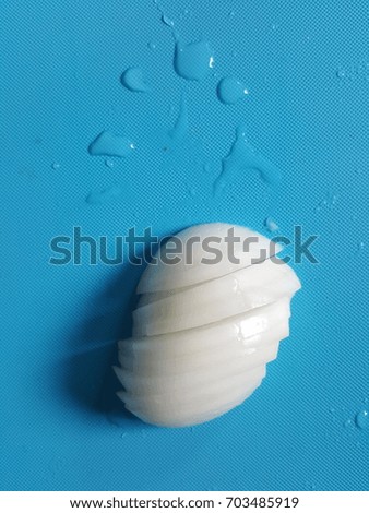 Onion background cut on blue plastic plates.