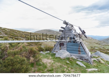 Wooden hut used as mountain ski lift for skiers
