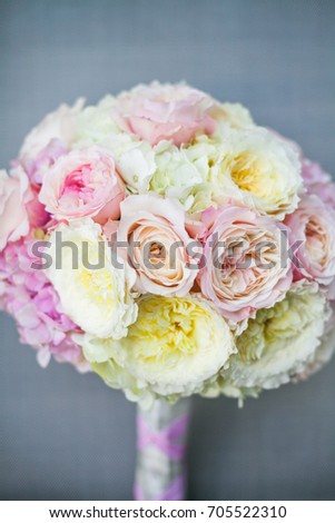 bouquet of wedding flowers before the wedding. wedding flowers from rose flower.